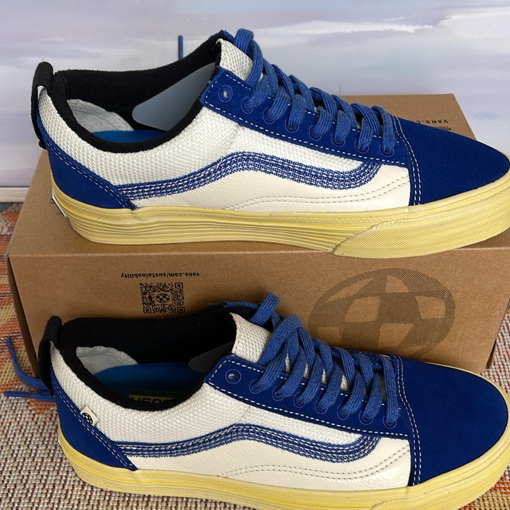 Vans WMNS Old Skool Split
Vintage Blue
VN0A5FBGFUH
Sneakers - Picture 2 of 16